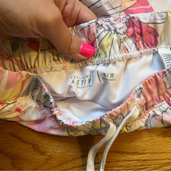 Abercrombie kids active floral print shorts size 9/10 - Picture 3 of 5
